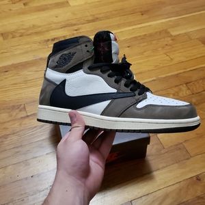 Jordan 1 Retro High Travis Scott
